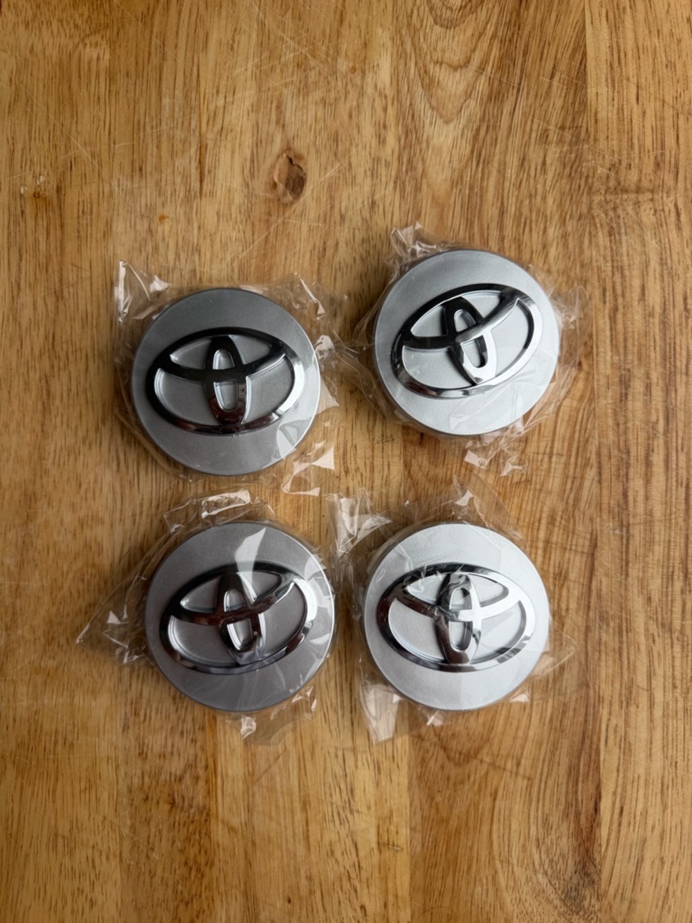 SET OF 4 TOYOTA WHEEL RIMS CENTER CAPS SILVER emblem LOGO 62MM CAMRY